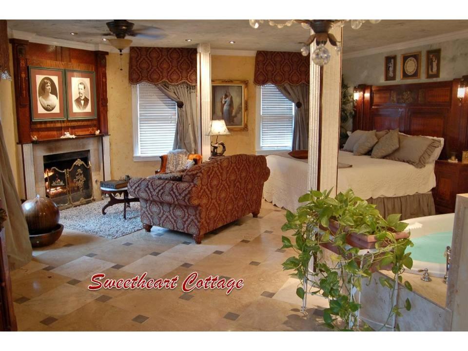 Lockheart Gables Romantic Bed And Breakfast Fort Worth Exterior photo